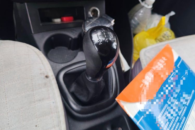 Used Dongfeng Fengon 330 2014 1.5L Manual Utility Version DK15 Gear Lever