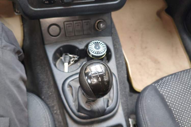 Used Dongfeng Fengon 330 2014 1.5L Manual Standard Edition DK15-02 Gear Lever