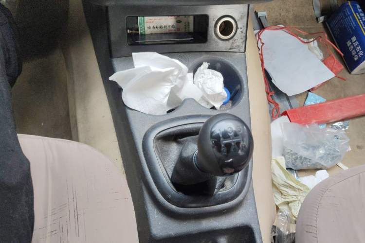 Used Dongfeng Fengon 330 2014 1.5L Manual Utility Version DK15 Gear Lever