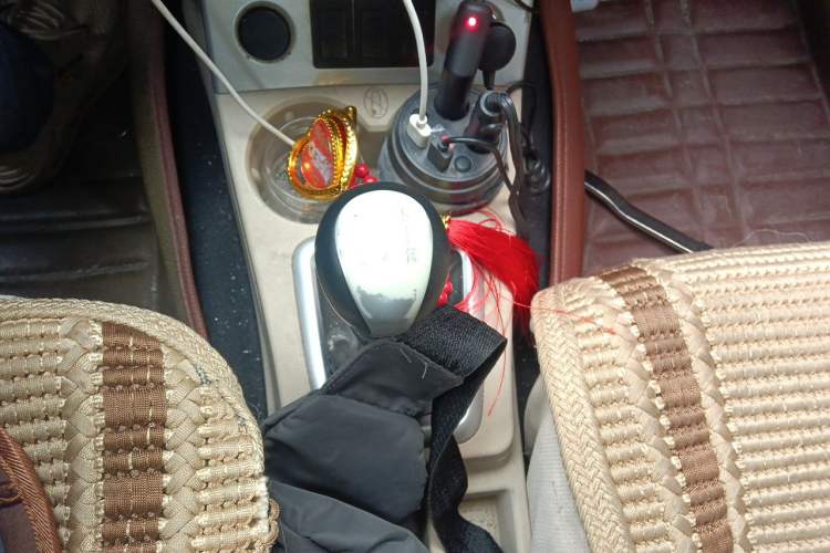 Used Dongfeng Fengon 330 2014 1.5L Manual Utility Version DK15 Gear Lever