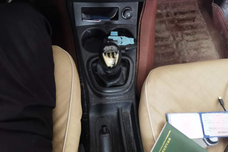 Used Dongfeng Fengon 330 2014 1.5L Manual Utility Version DK15 Gear Lever