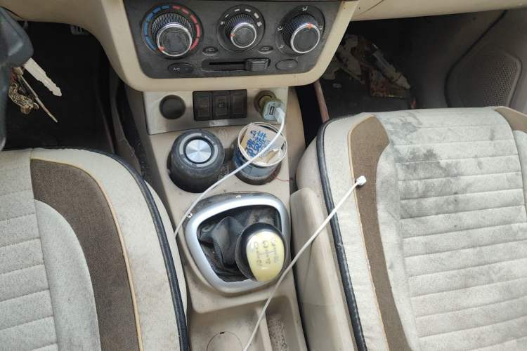 Used Dongfeng Fengon 330 2014 1.5L Manual Utility Version DK15 Gear Lever