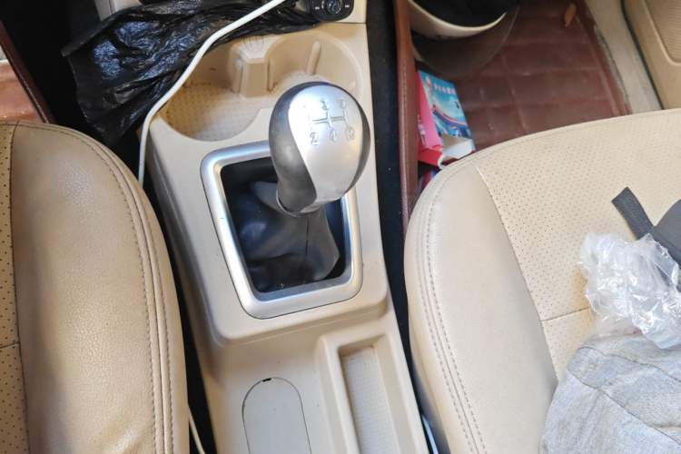 Used Dongfeng Fengon 330 2014 1.5L Manual Utility Version DK15 Gear Lever
