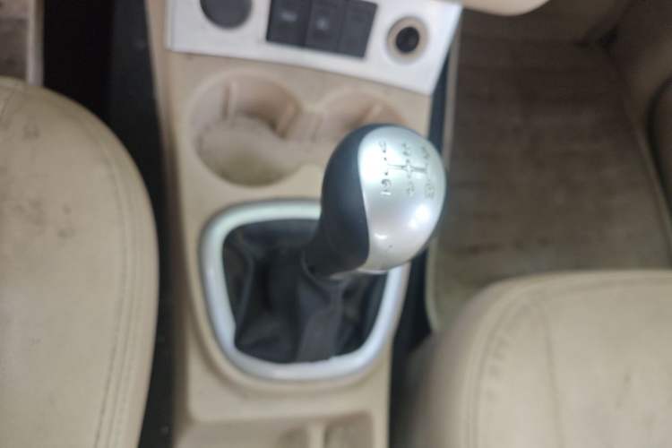 Used Dongfeng Fengon 330 2014 1.5L Manual Standard Edition DK15-02 Gear Lever