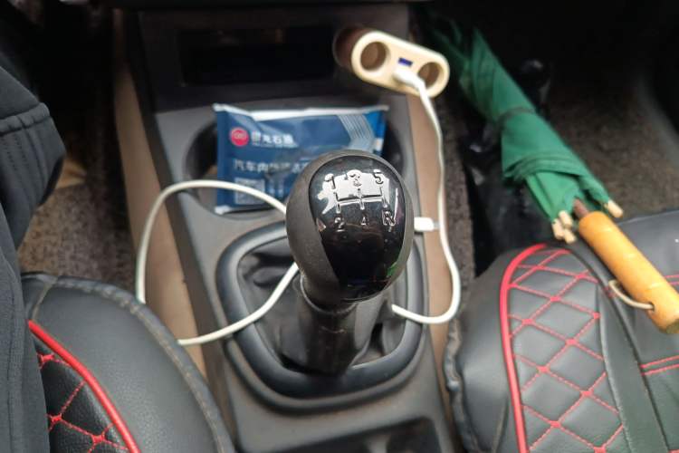 Used Dongfeng Fengon 330 2014 1.5L Manual Utility Version DK15 Gear Lever