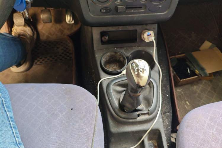 Used Dongfeng Fengon 330 2014 1.5L Manual Utility Version DK15 Gear Lever