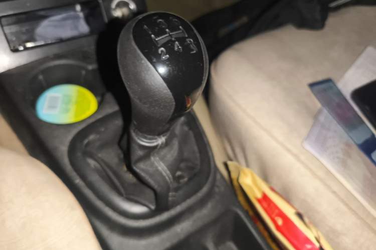 Used Dongfeng Fengon 330 2014 1.5L Manual Utility Version DK15 Gear Lever