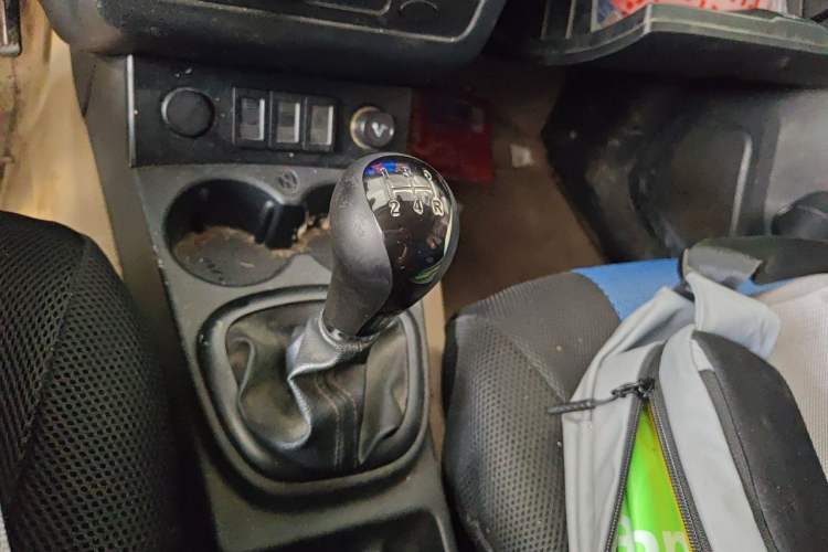 Used Dongfeng Fengon 330 2014 1.5L Manual Utility Version DK15 Gear Lever