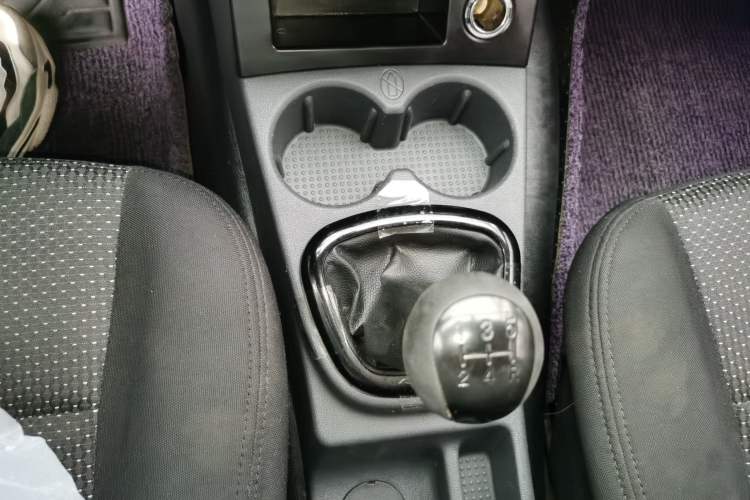 Used Dongfeng Fengon 330 2014 1.5L Manual Utility Version DK15 Gear Lever