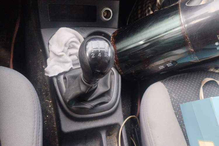 Used Dongfeng Fengon 330 2014 1.5L Manual Utility Version DK15 Gear Lever