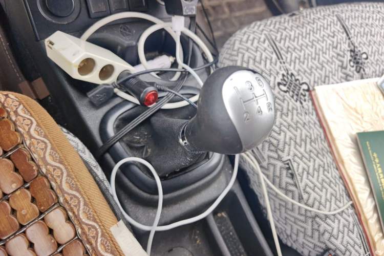 Used Dongfeng Fengon 330 2014 1.5L Manual Utility Version DK15 Gear Lever
