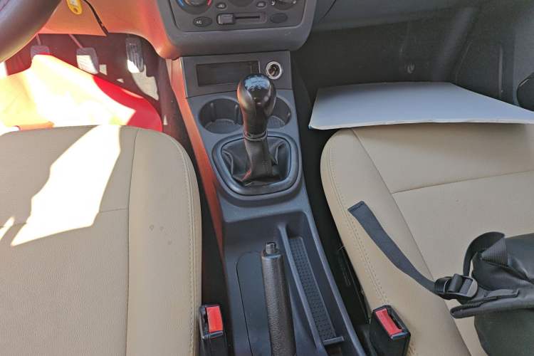 Used Dongfeng Fengon 330 2014 1.5L Manual Utility Version DK15 Gear Lever