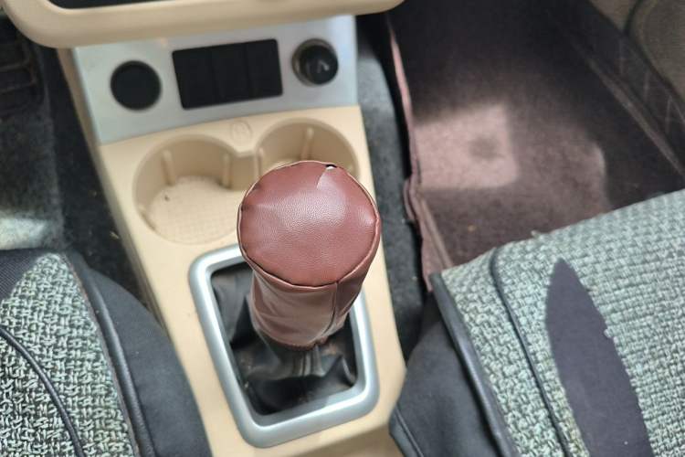 Used Dongfeng Fengon 330 2014 1.5L Manual Comfort Version DK15-02 Gear Lever