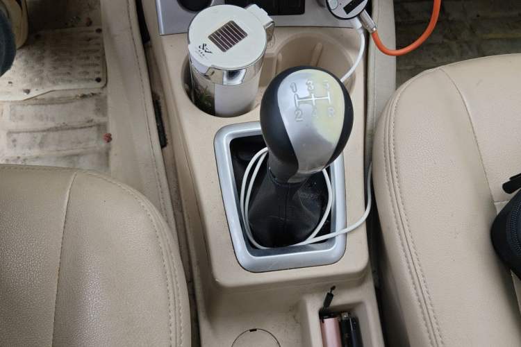 Used Dongfeng Fengon 330 2014 1.5L Manual Utility Version DK15 Gear Lever