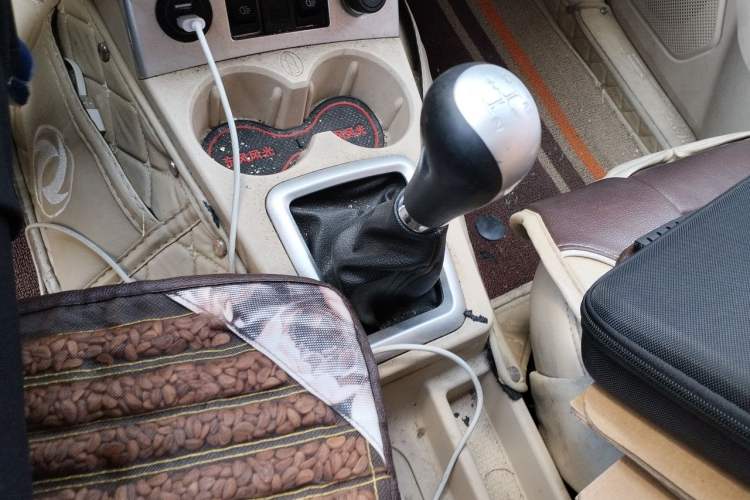 Used Dongfeng Fengon 330 2014 1.5L Manual Comfort Version DK15-02 Gear Lever