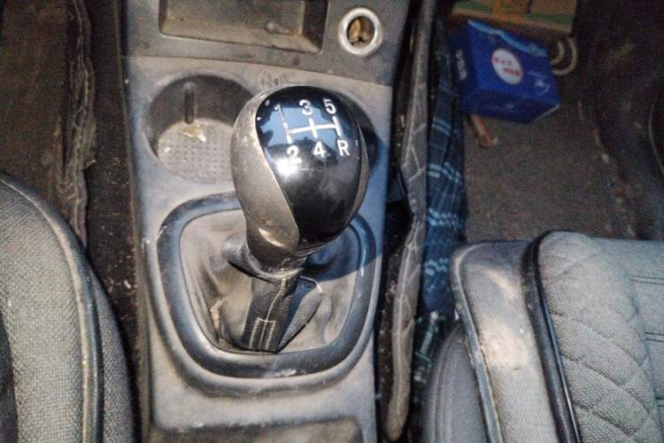 Used Dongfeng Fengon 330 2014 1.5L Manual Utility Version DK15 Gear Lever