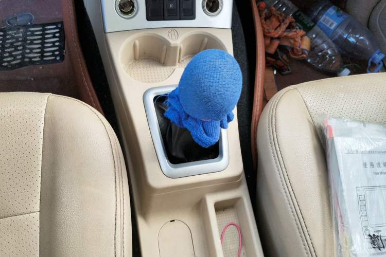 Used Dongfeng Fengon 330 2014 1.5L Manual Utility Version DK15 Gear Lever