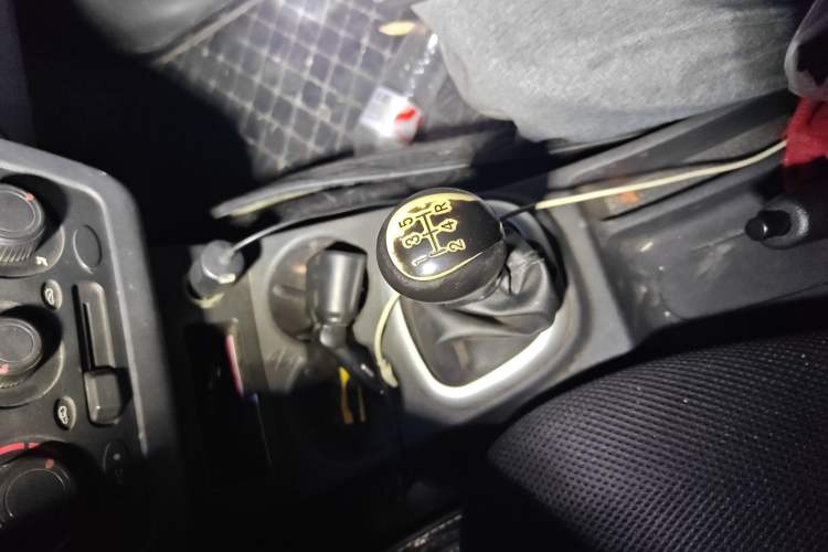 Used Dongfeng Fengon 330 2014 1.3L Manual Utility Version DK13-07 Gear Lever