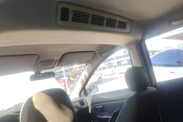 Used Dongfeng Fengon 330 2014 1.5L Manual Utility Version DK15 Headliner