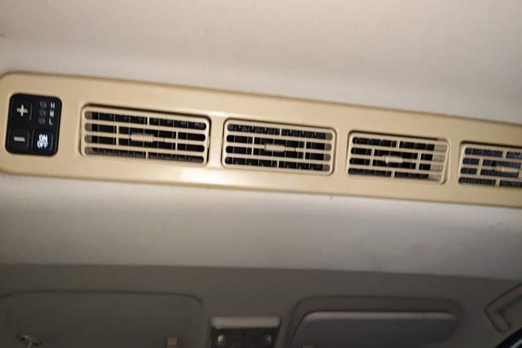 Used Dongfeng Fengon 330 2014 1.5L Manual Utility Version DK15 Headliner