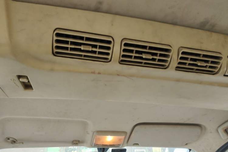 Used Dongfeng Fengon 330 2014 1.5L Manual Utility Version DK15 Headliner