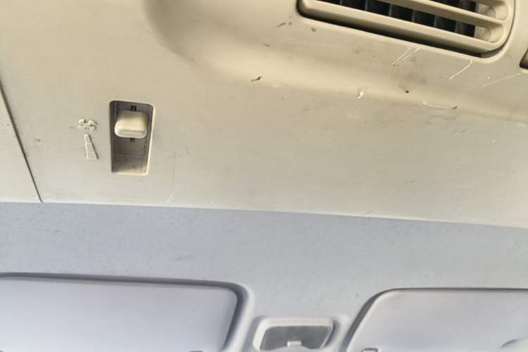 Used Dongfeng Fengon 330 2014 1.5L Manual Utility Version DK15 Headliner