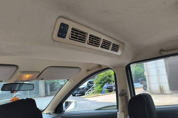 Used Dongfeng Fengon 330 2014 1.5L Manual Comfort Version DK15-02 Headliner