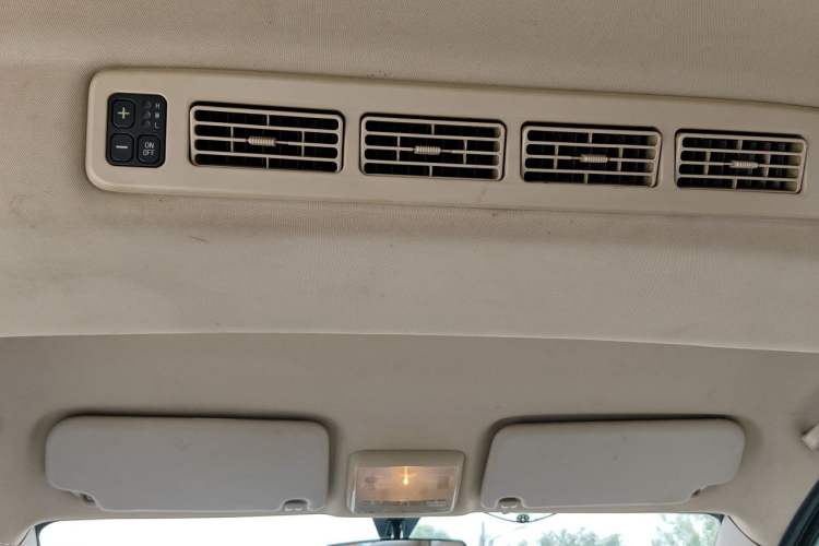 Used Dongfeng Fengon 330 2014 1.5L Manual Utility Version DK15 Headliner