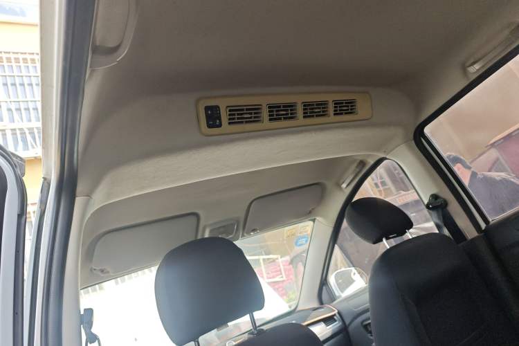 Used Dongfeng Fengon 330 2014 1.5L Manual Utility Version DK15 Headliner