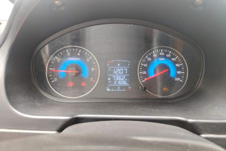 Used Dongfeng Fengon 330 2014 1.2L Manual Practical Version DK12-07 Instrument Cluster