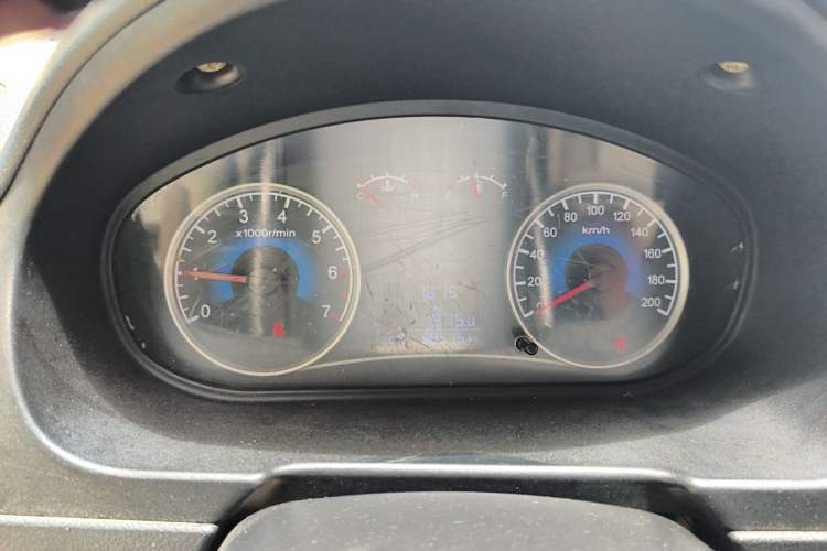 Used Dongfeng Fengon 330 2014 1.5L Manual Comfort Version DK15-02 Instrument Cluster