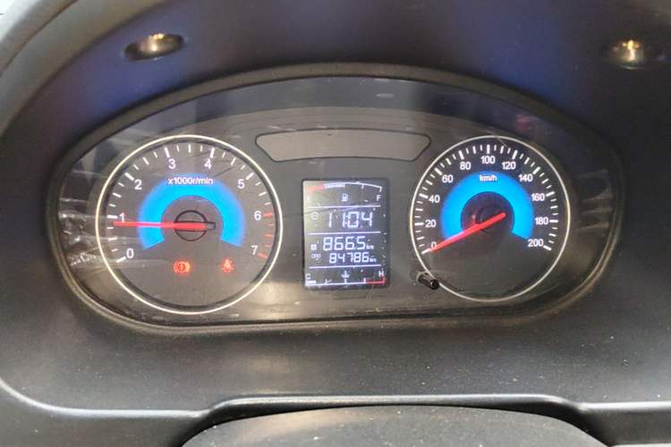 Used Dongfeng Fengon 330 2014 1.5L Manual Utility Version DK15 Instrument Cluster