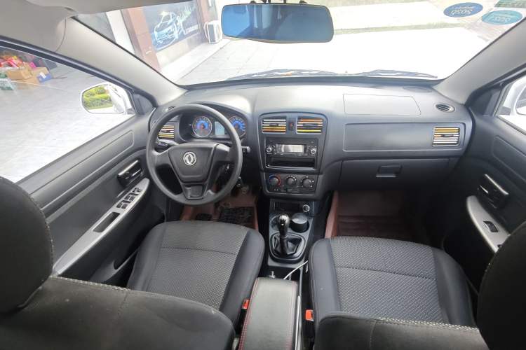 Used Dongfeng Fengon 330 2014 1.5L Manual Utility Version DK15 Interior 1