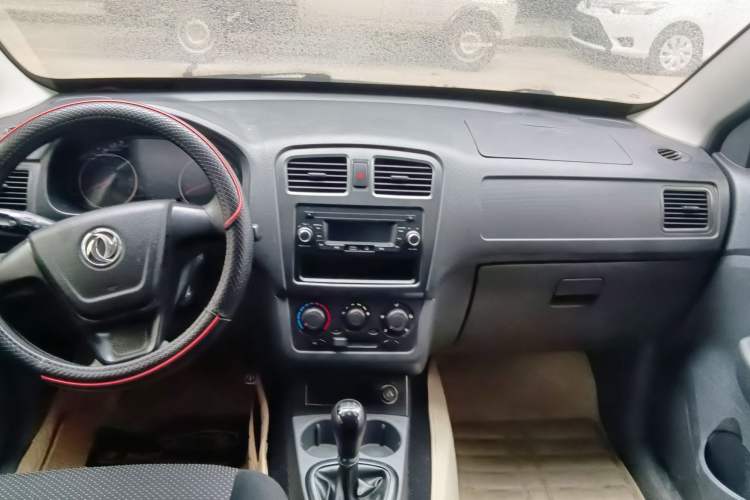 Used Dongfeng Fengon 330 2014 1.5L Manual Utility Version DK15 Interior 1
