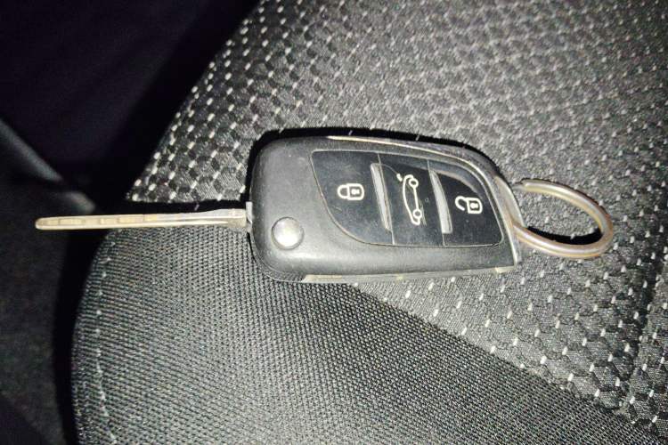 Used Dongfeng Fengon 330 2014 1.5L Manual Utility Version DK15 Interior 1