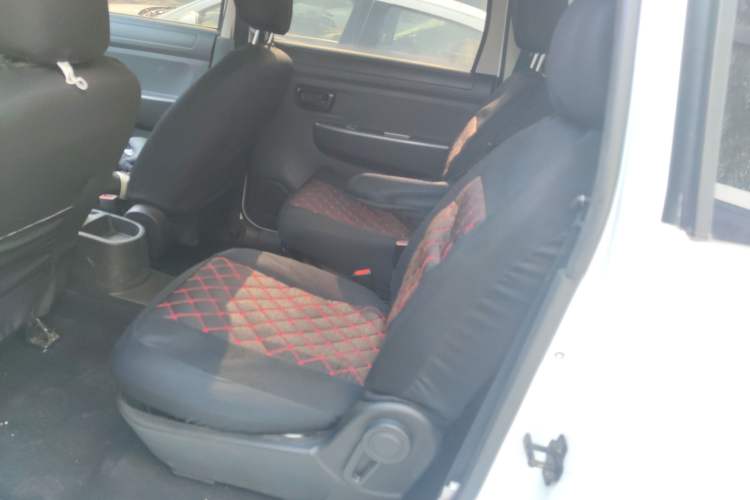 Used Dongfeng Fengon 330 2014 1.5L Manual Utility Version DK15 Interior 1