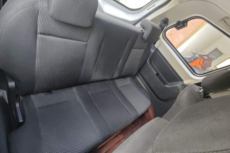 Used Dongfeng Fengon 330 2014 1.5L Manual Utility Version DK15 Interior 2