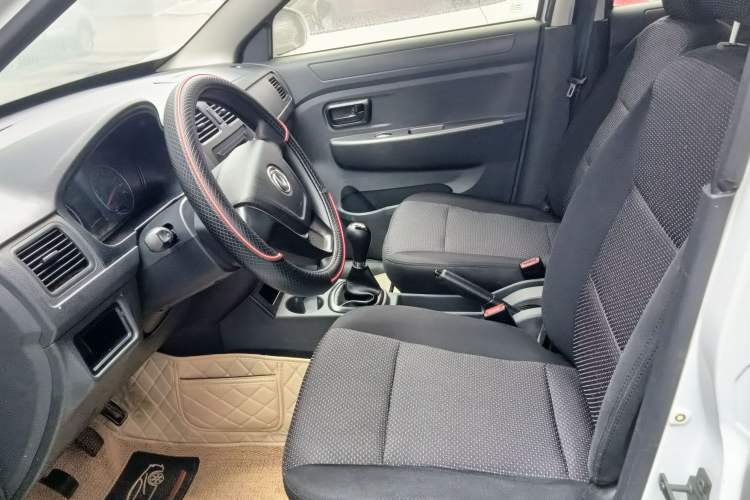 Used Dongfeng Fengon 330 2014 1.5L Manual Utility Version DK15 Interior 2