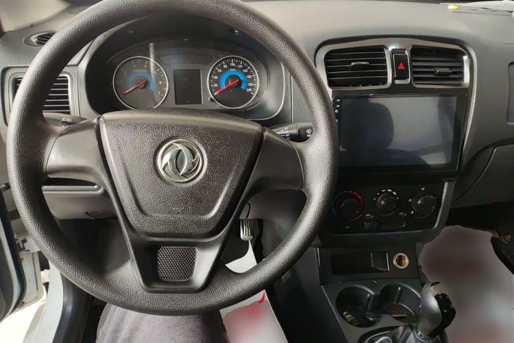 Used Dongfeng Fengon 330 2014 1.2L Manual Practical Version DK12-07 Interior 2