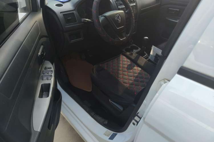 Used Dongfeng Fengon 330 2014 1.5L Manual Utility Version DK15 Interior 2