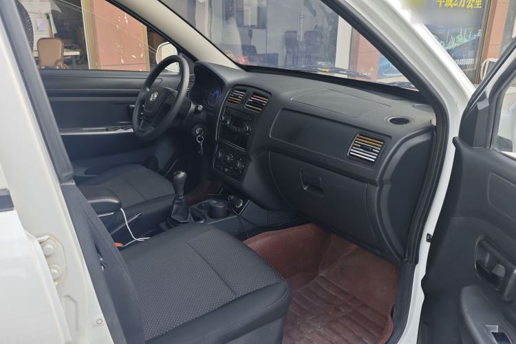Used Dongfeng Fengon 330 2014 1.5L Manual Utility Version DK15 Interior 3