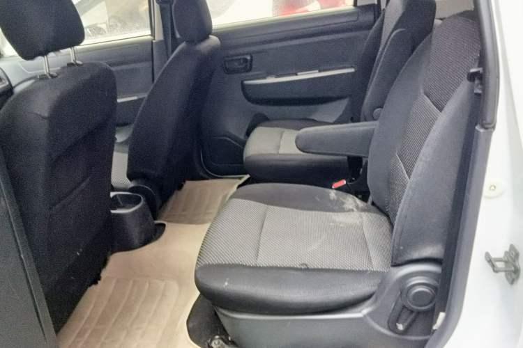 Used Dongfeng Fengon 330 2014 1.5L Manual Utility Version DK15 Interior 3