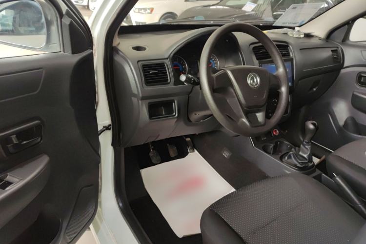 Used Dongfeng Fengon 330 2014 1.2L Manual Practical Version DK12-07 Interior 3