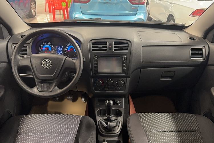 Used Dongfeng Fengon 330 2014 1.5L Manual Utility Version DK15 Interior 3