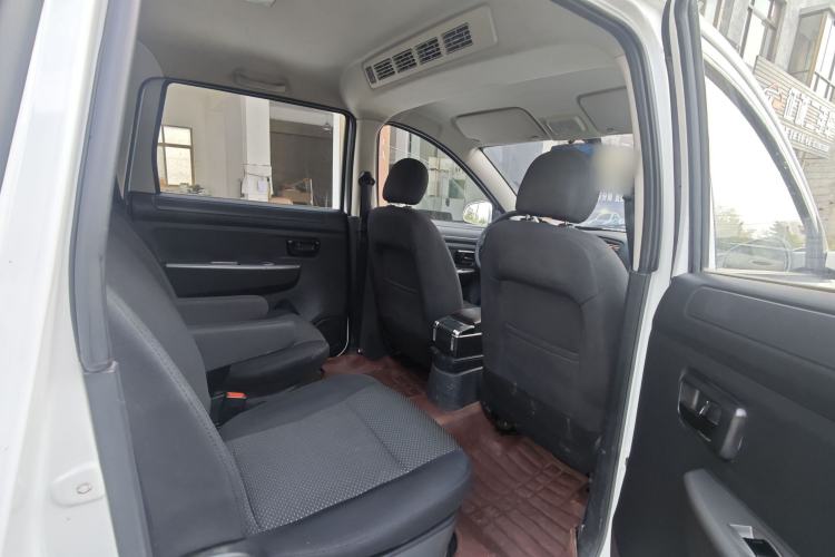Used Dongfeng Fengon 330 2014 1.5L Manual Utility Version DK15 Interior 5