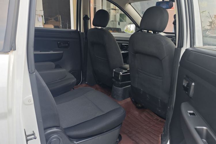 Used Dongfeng Fengon 330 2014 1.5L Manual Utility Version DK15 Interior 6