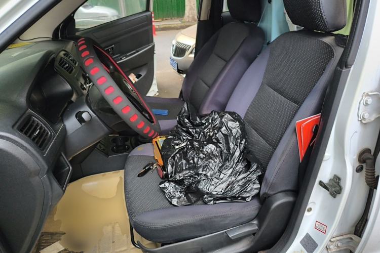 Used Dongfeng Fengon 330 2014 1.5L Manual Utility Version DK15 Left Front Seat