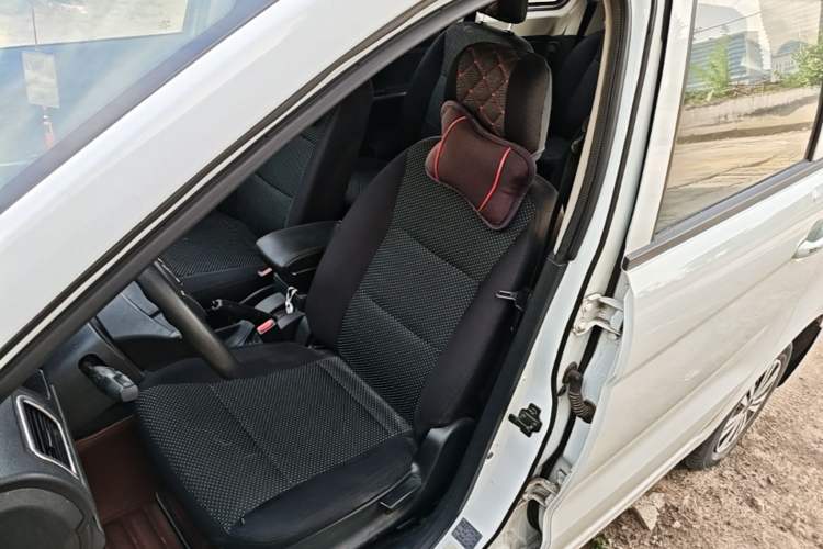Used Dongfeng Fengon 330 2014 1.5L Manual Utility Version DK15 Left Front Seat
