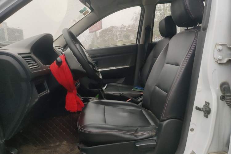 Used Dongfeng Fengon 330 2014 1.5L Manual Standard Edition DK15-02 Left Front Seat