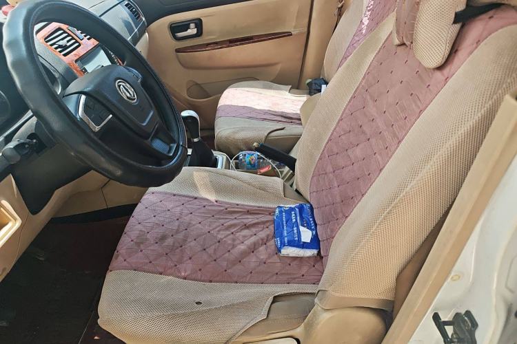 Used Dongfeng Fengon 330 2014 1.5L Manual Comfort Version DK15-02 Left Front Seat